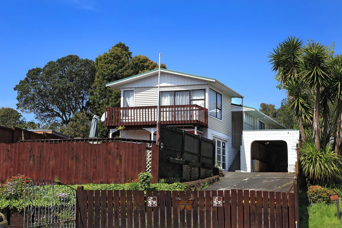 5 Noall Street, Te Atatu Peninsula, Auckland - Carousel 1