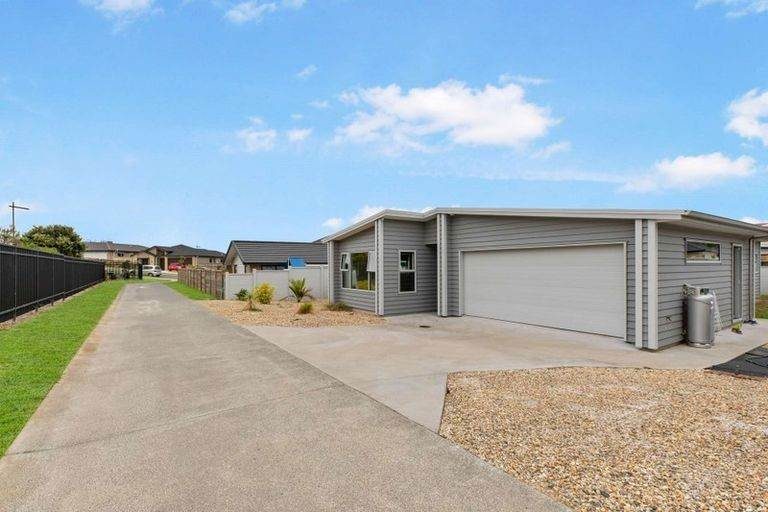 49 Couldrey Crescent, Red Beach, Red Beach - Carousel 1