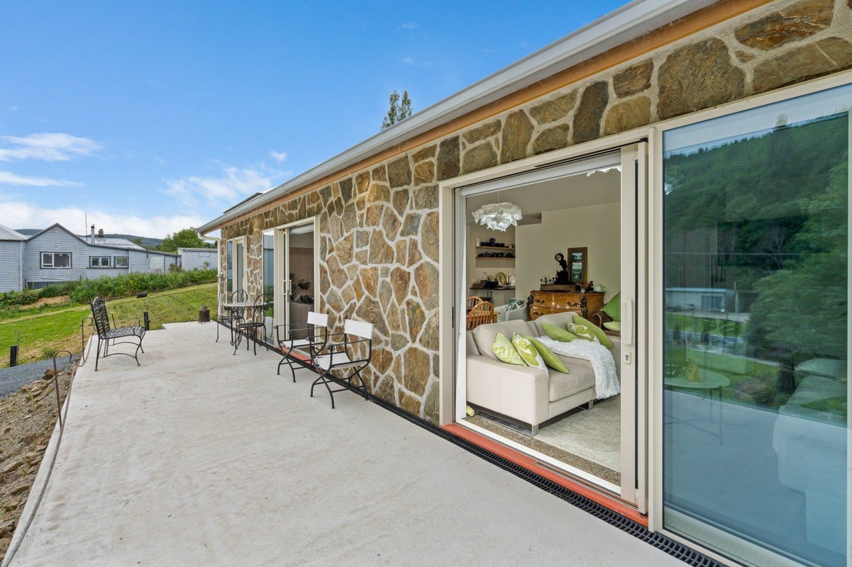 26 Irvine Street, Lawrence, Lawrence - Carousel 2