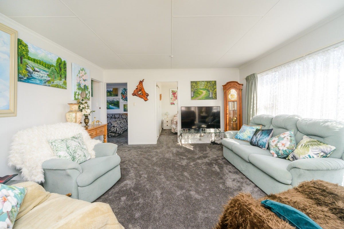 10 Bethel Court, Milson, Palmerston North - Carousel 2