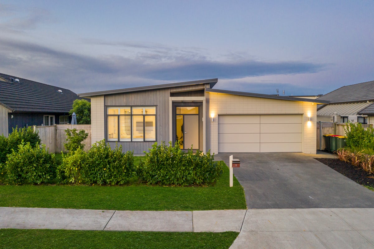 19 Andalusian Way, Karaka, Papakura - Carousel 1