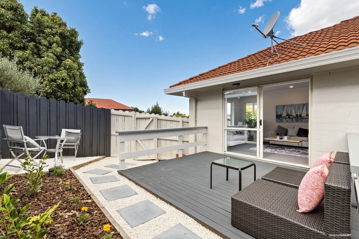 1/80 Gosford Drive, Botany Downs, Auckland - Carousel 2