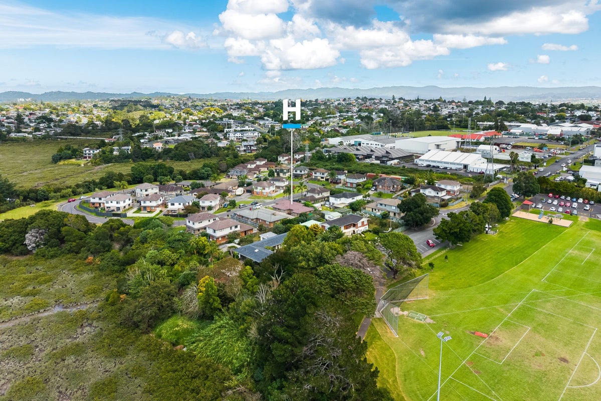 37 Riverglade Parkway, Te Atatu South, Auckland - Carousel 29