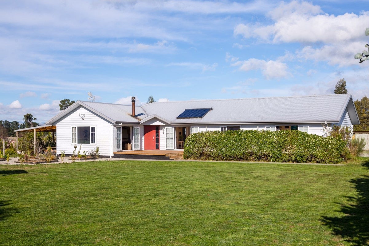 31 Otawa Drive, West Taratahi - Carousel 2