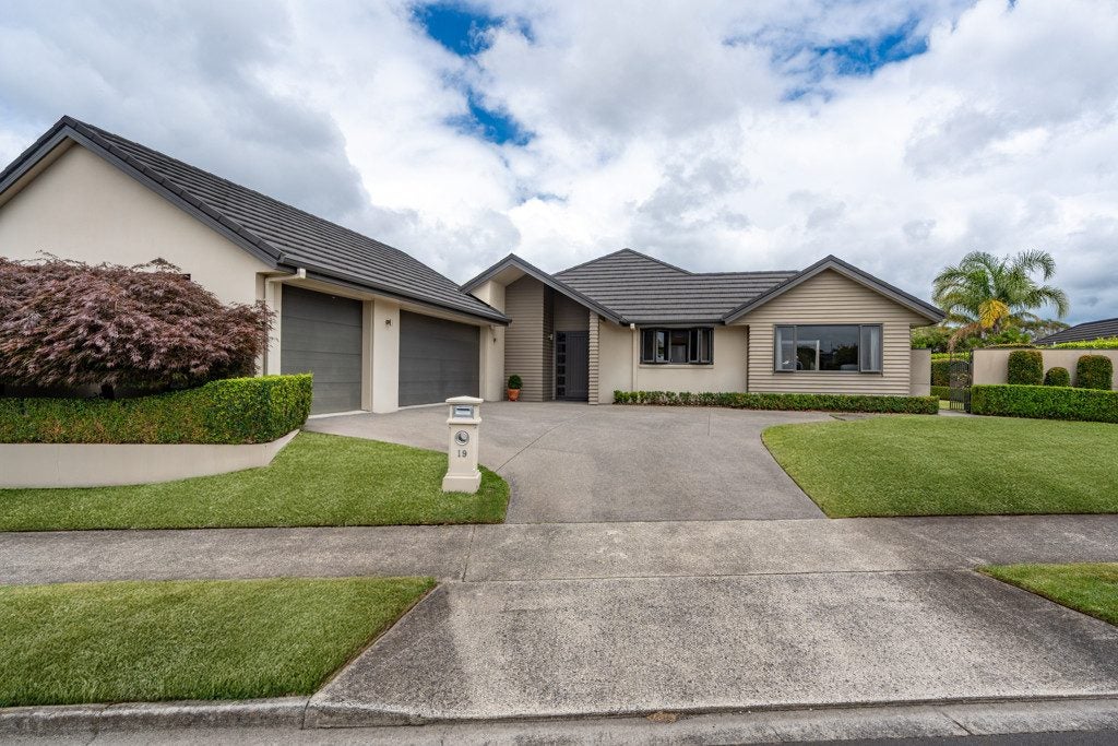 19 Oldfield Court, Huntington, Hamilton - Carousel 2