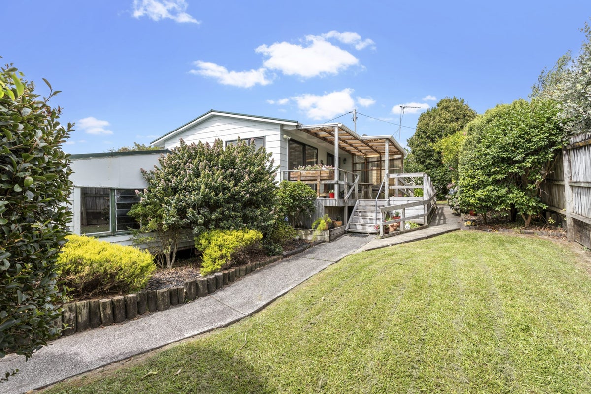 7A Sarona Avenue, Glen Eden, Auckland - Carousel 1