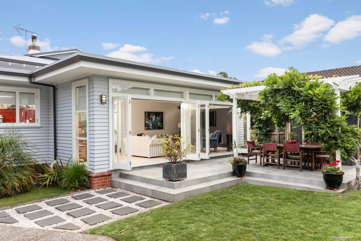 21 Hollywood AVenue, Royal Oak, Auckland - Carousel 2