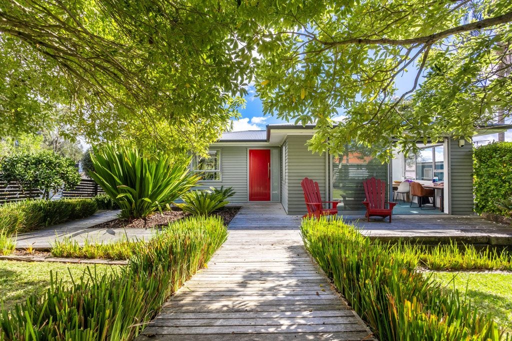 32 Queen Mary Avenue, New Lynn, Auckland - Carousel 1