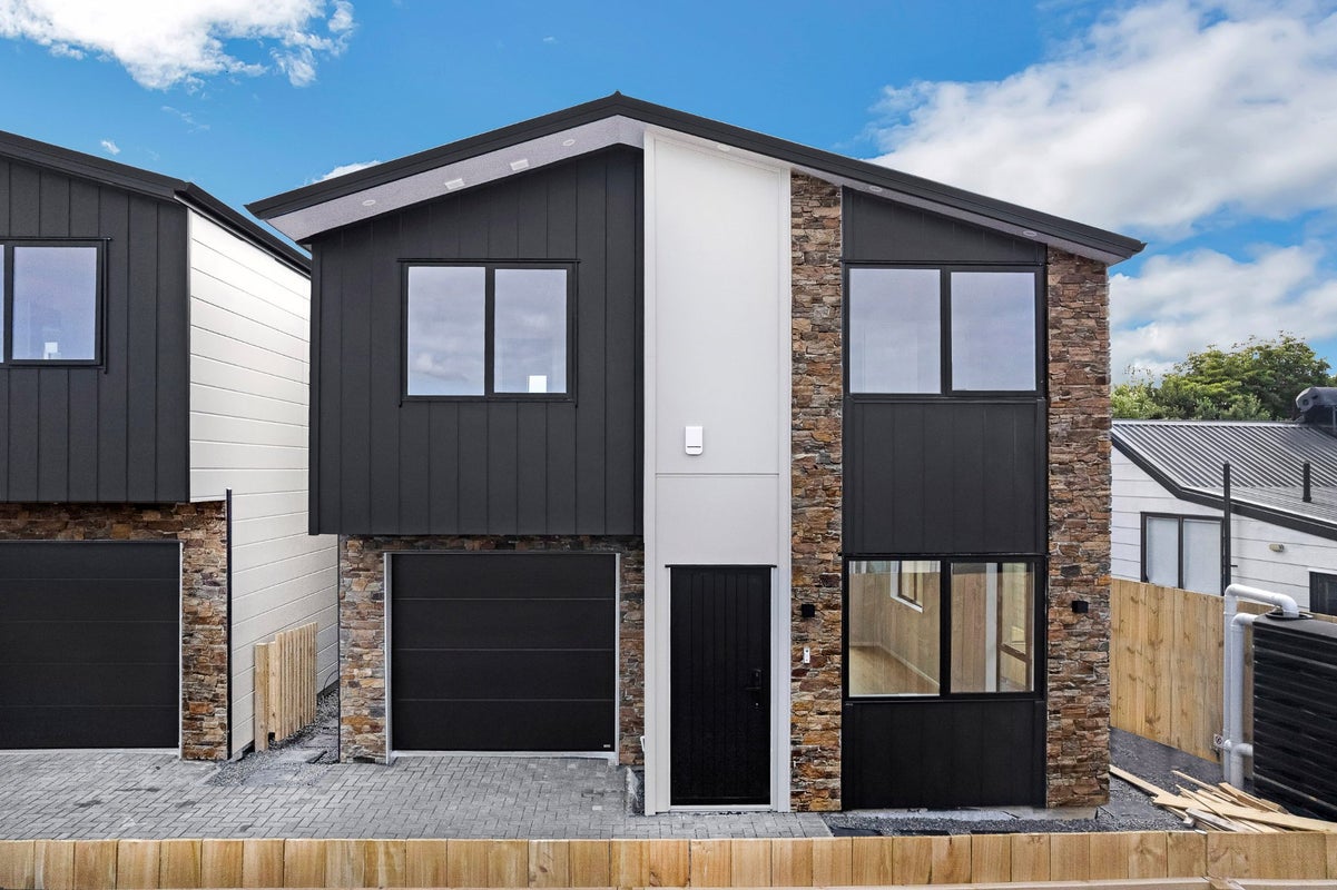 17 Lisa Rise, Half Moon Bay, Auckland - Carousel 1