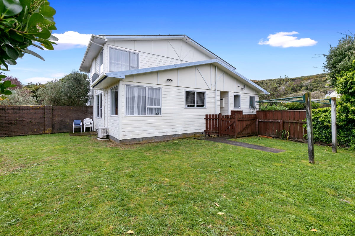 1/15 OTIRA GR, Kelson, Lower Hutt - Carousel 1