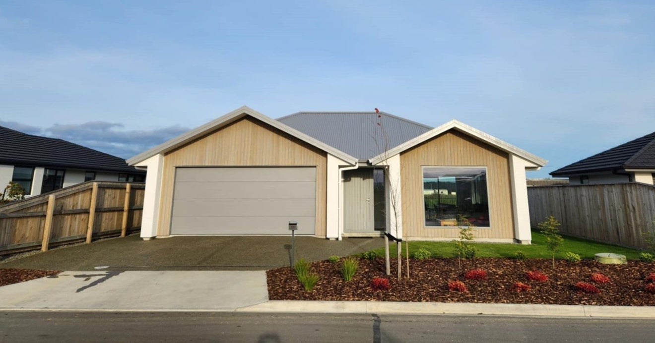32 Hanworth Road, Appleby, Richmond - Carousel 1