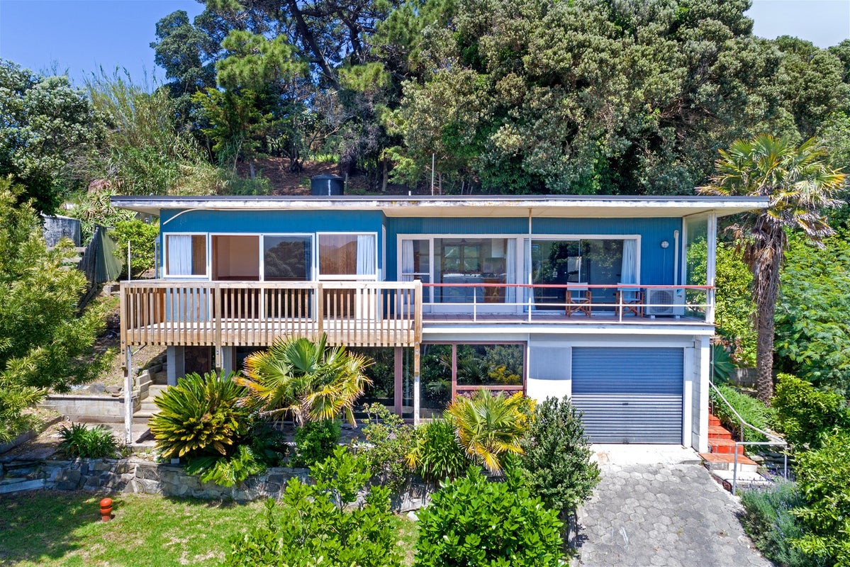 18 Tuahine Crescent, Wainui, Gisborne - Carousel 1