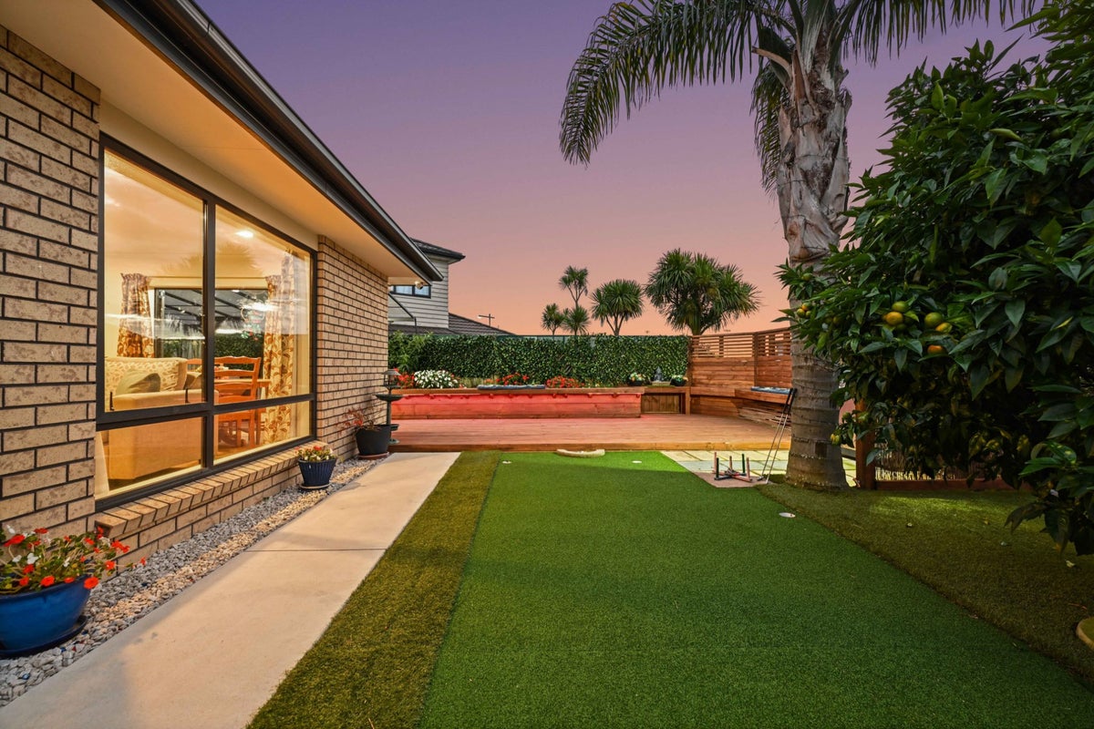 12 Chadwick Place, Rototuna North, Hamilton - Carousel 2