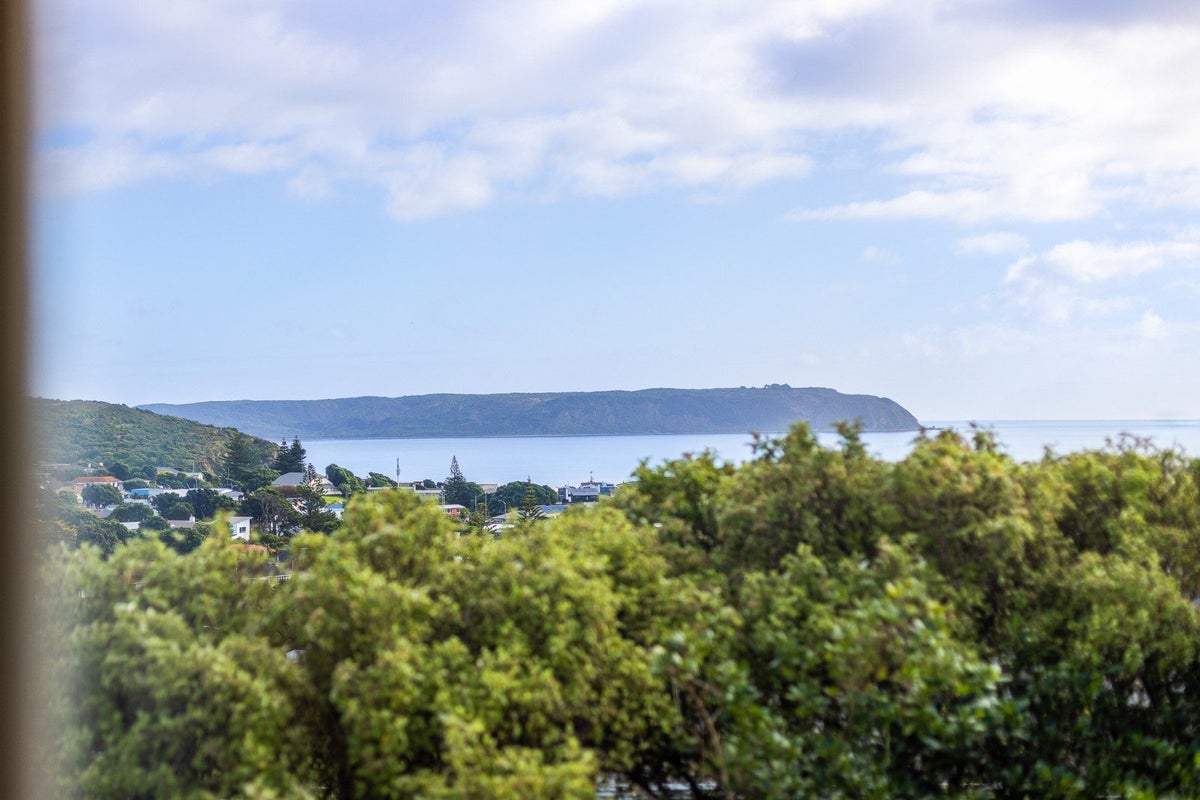 20 Spur Grove, Titahi Bay, Porirua - Carousel 2