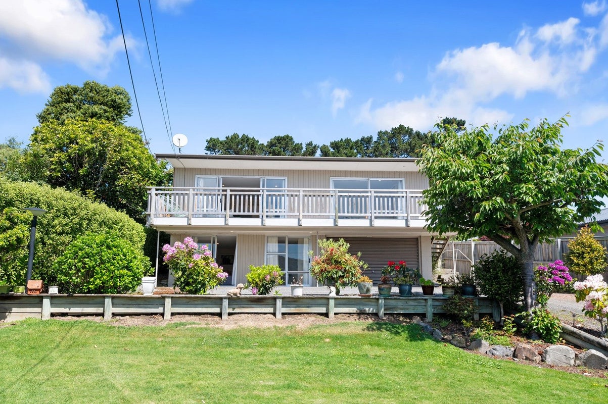 70 Marine Drive, Diamond Harbour, Lyttelton - Carousel 1