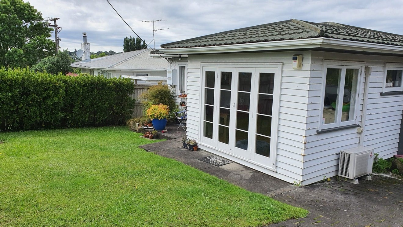 38 Glengarry Road, Glen Eden, Auckland - Carousel 1