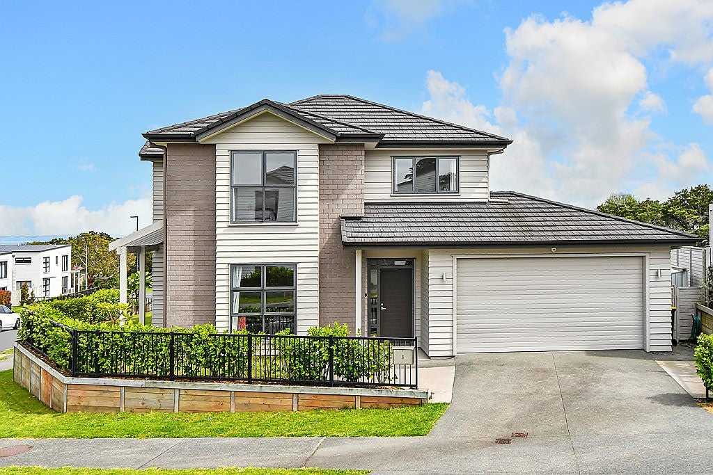 8 Matairangi Avenue, Totara Heights, Auckland - Carousel 1