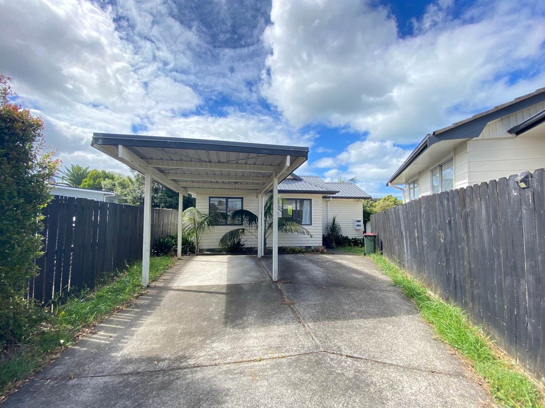 23 Medina Place, Half Moon Bay, Auckland - Carousel 2