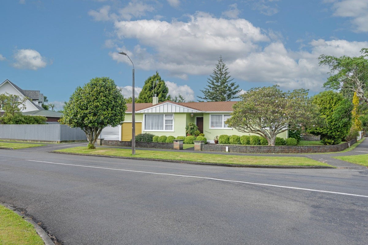 9 Katene Street, West End, Palmerston North - Carousel 1