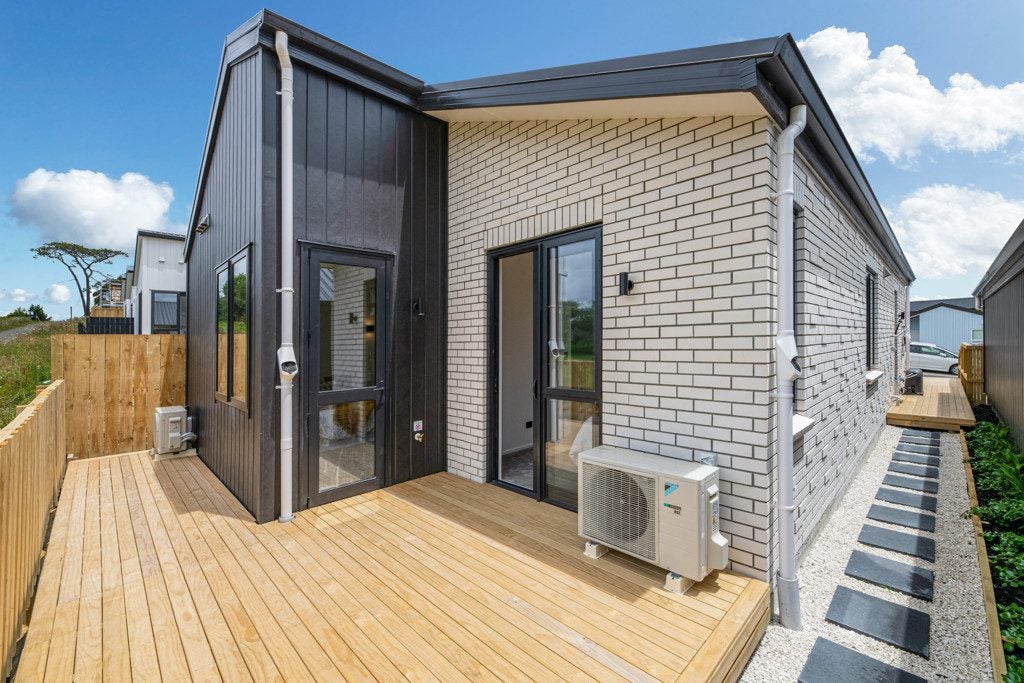 29 Puhikawa Street, Massey, Auckland - Carousel 25