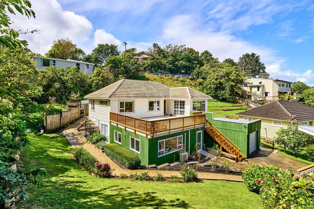 55 Chester Road, Tawa, Wellington - Carousel 1