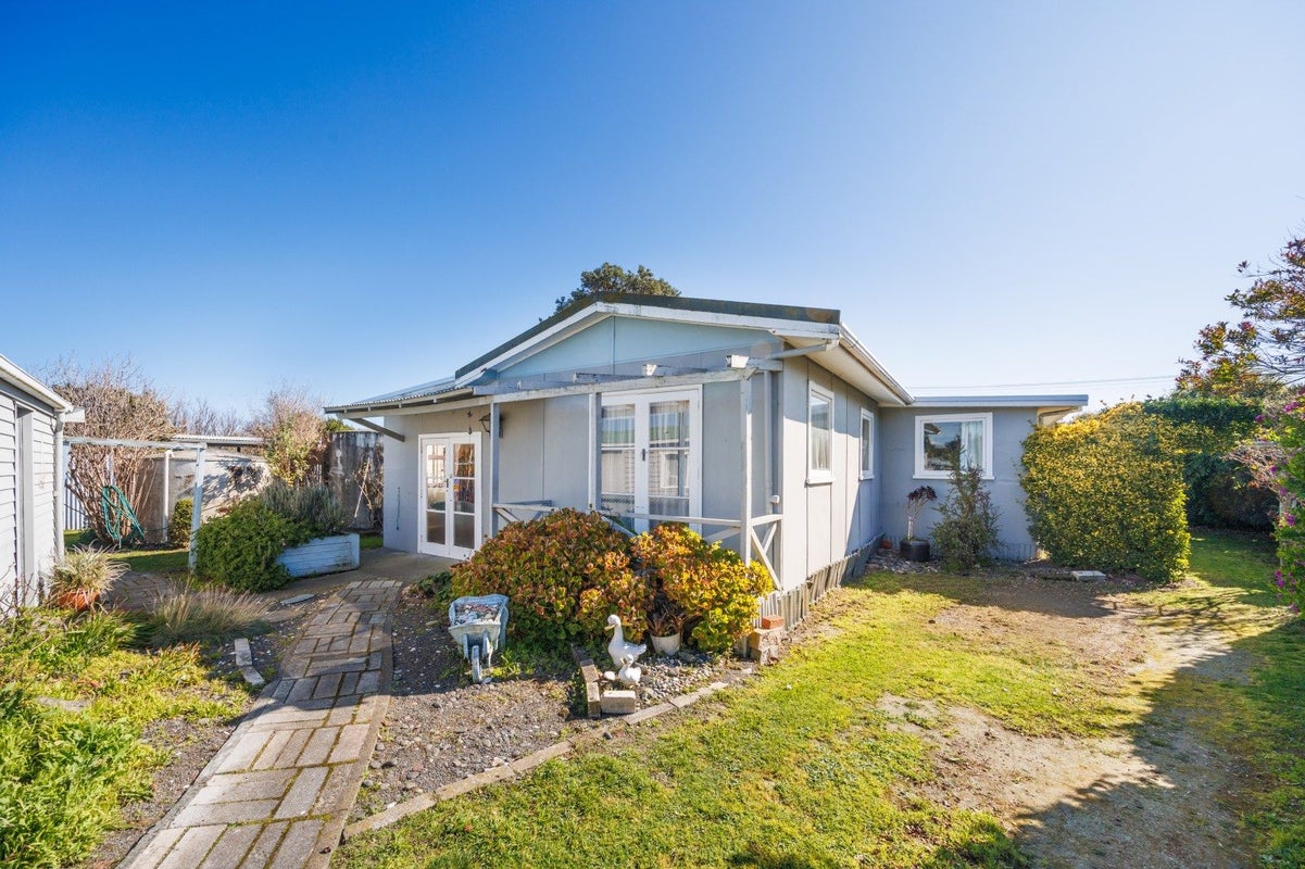 12 Beach Street, Tangimoana, Tangimoana - Carousel 1