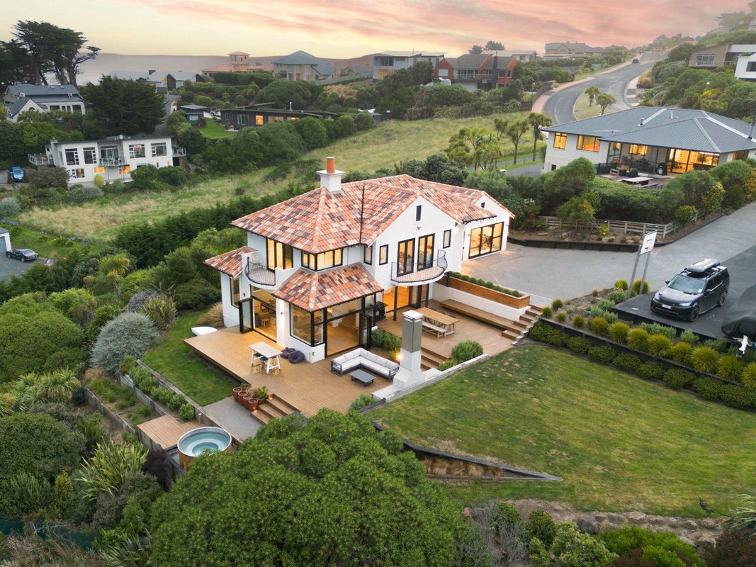 5 Highgrove, Saint Clair, Dunedin - Carousel 1