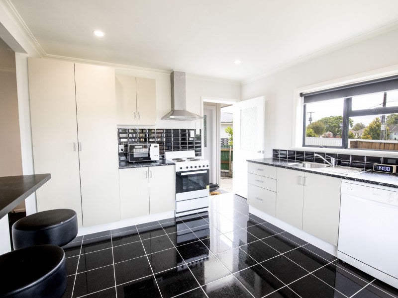 2 Masefield Avenue, Maraenui, Napier - Carousel 2