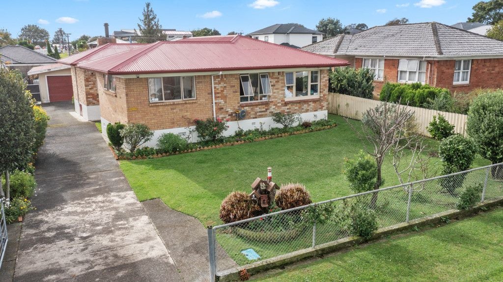 8 Grebe Street, Manurewa, Auckland - Carousel 1