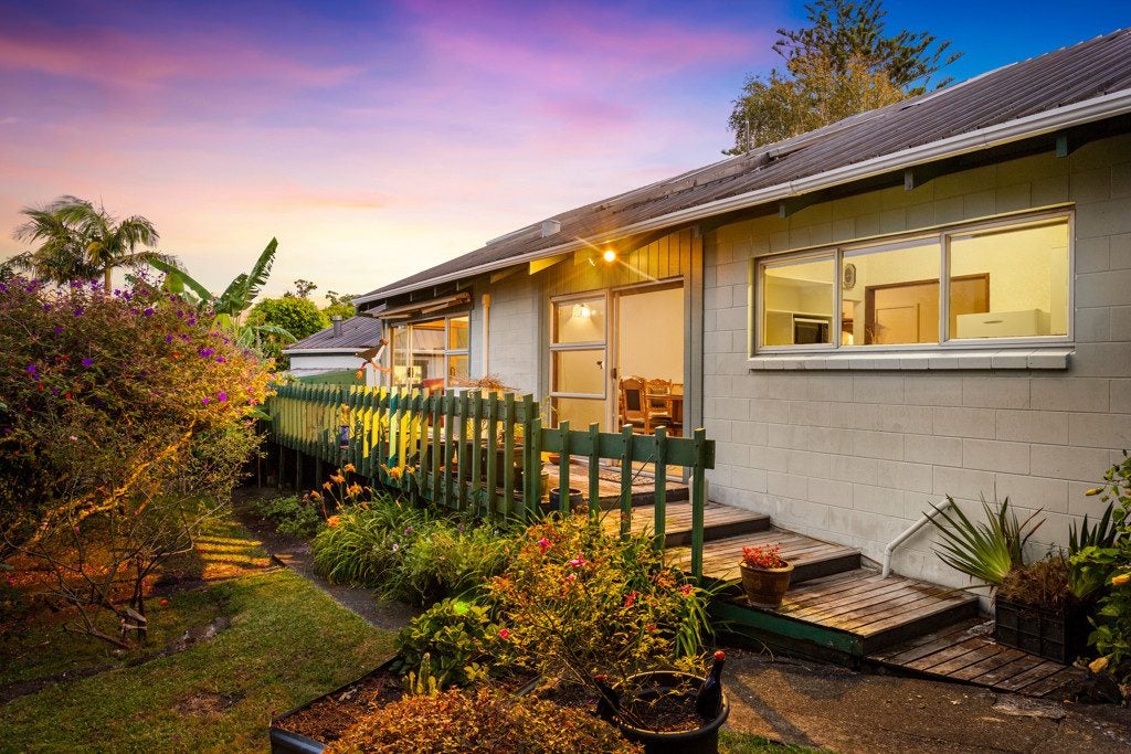 1/246 Titirangi Road, Titirangi, Auckland - Carousel 2