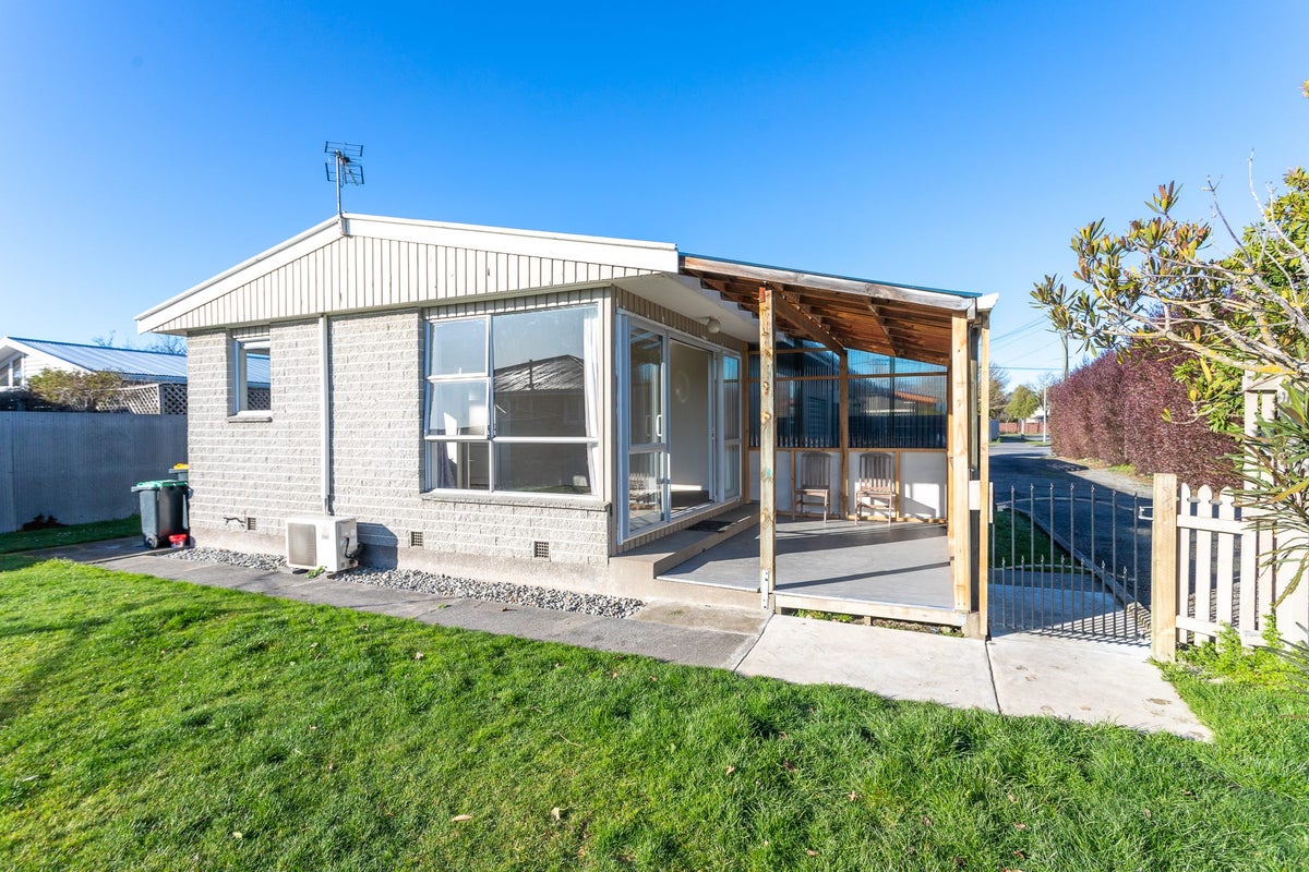 1/15 Sturrocks Road, Redwood, Christchurch - Carousel 1