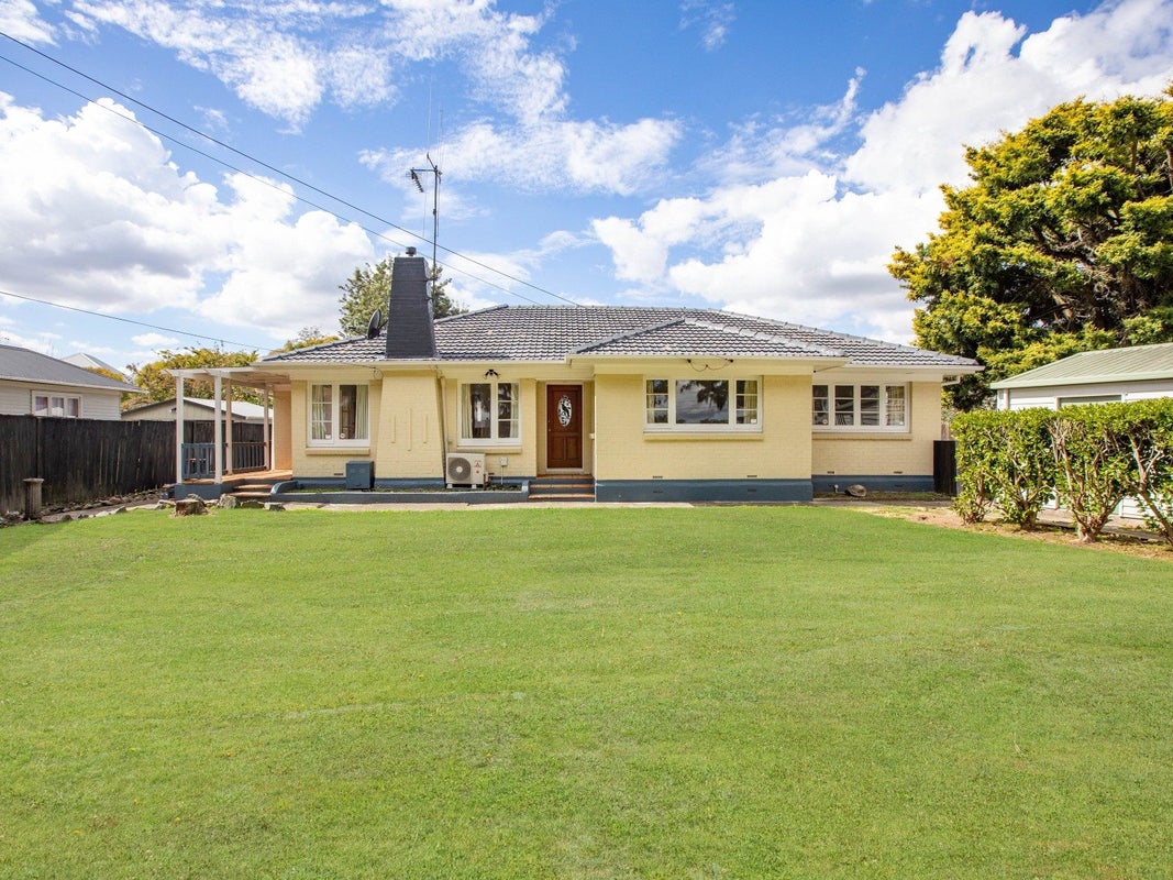 10 Tui Avenue, Forest Lake, Hamilton - Carousel 1