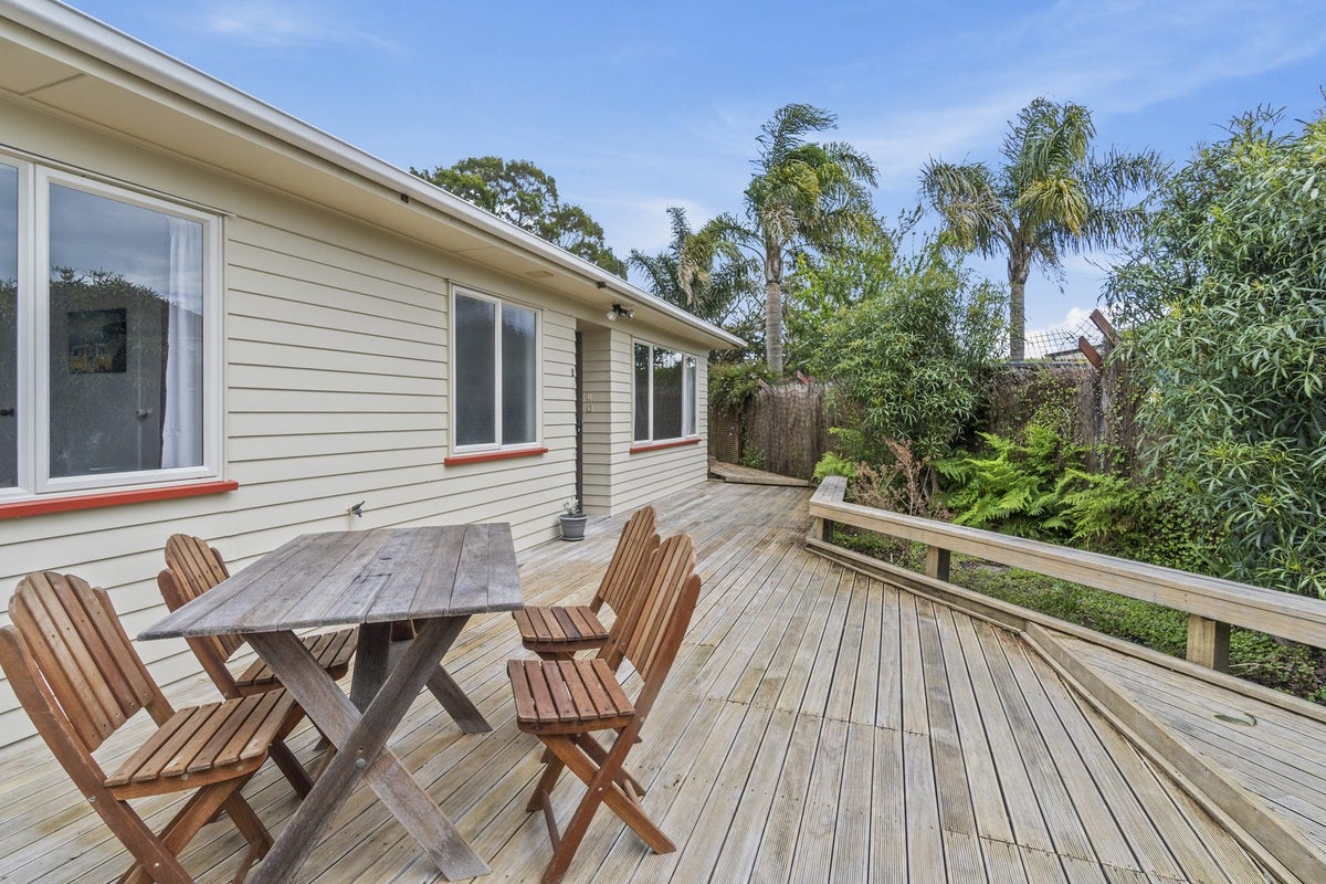 5 Andrew Road, Howick, Auckland - Carousel 1