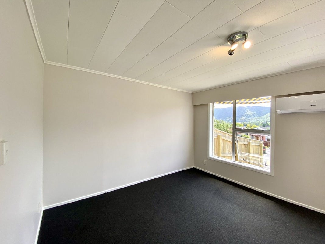 1/18 Hillside Drive, Maoribank, Upper Hutt - Carousel 2