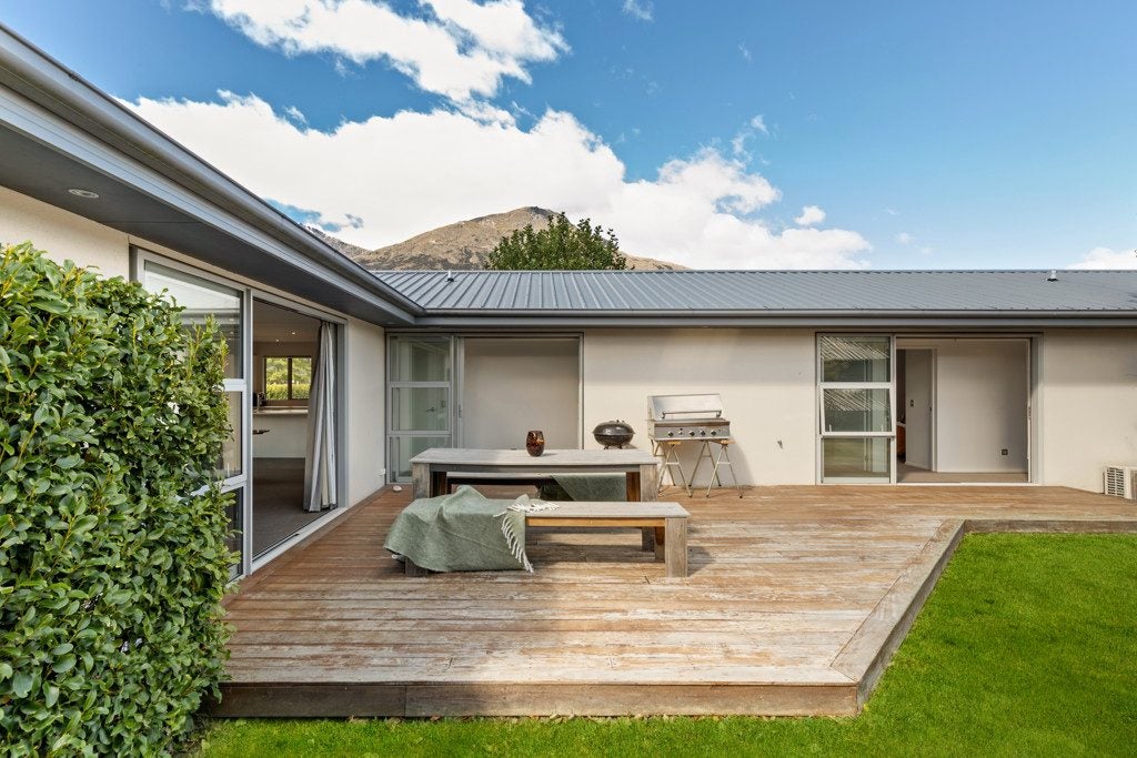 5 Nerin Square, Lake Hayes, Queenstown - Carousel 21