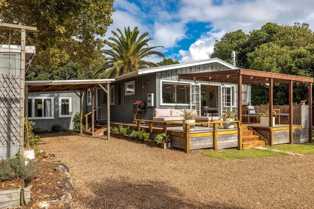 11 Putiki Road, Ostend, Waiheke Island - Carousel 1
