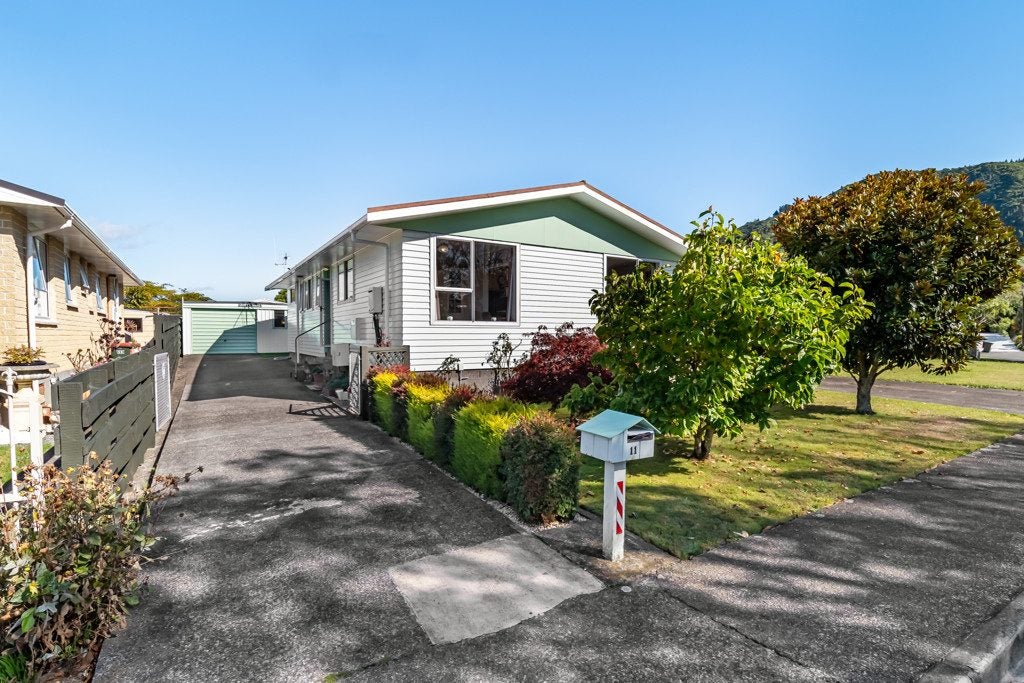 11 Dakota Grove, Totara Park, Upper Hutt - Carousel 1