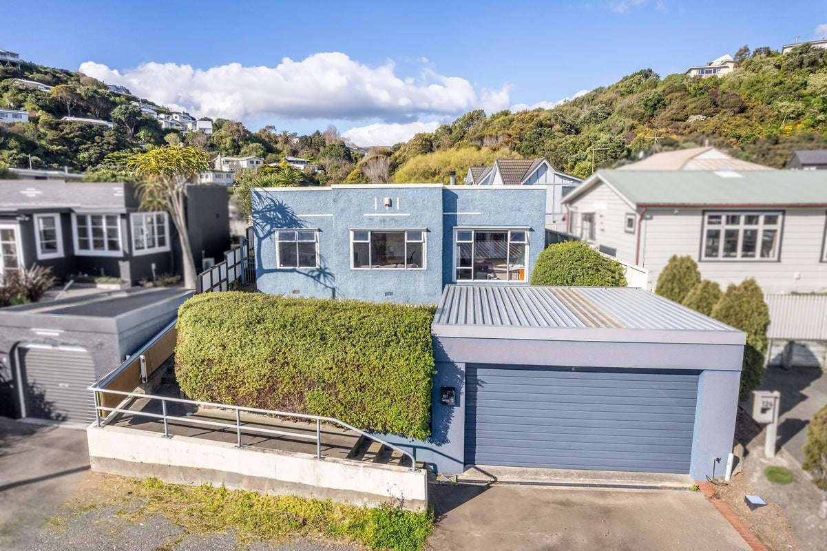 126 Mana Esplanade, Paremata, Porirua - Carousel 1