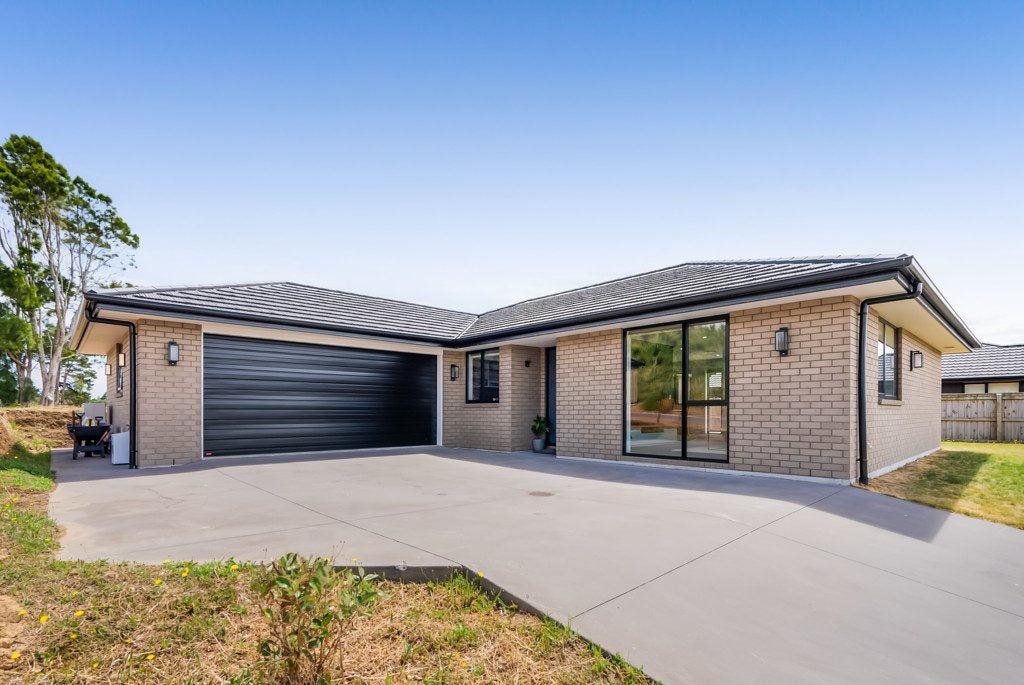 8 Mangapai Road, Hurworth, New Plymouth - Carousel 1