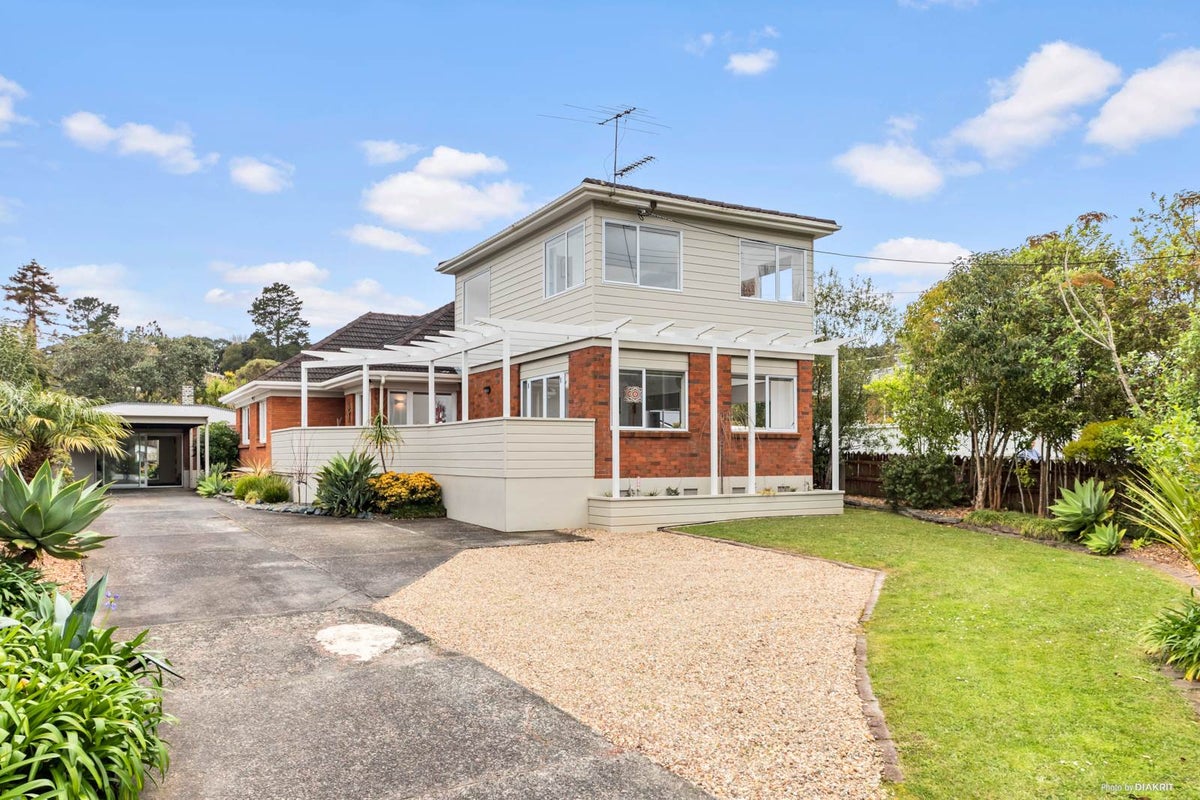148 Atkinson Road, Titirangi, Auckland - Carousel 1