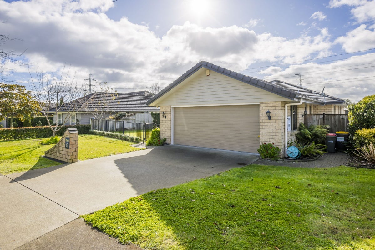 16 Silkwood Crescent, Karaka, Papakura - Carousel 2
