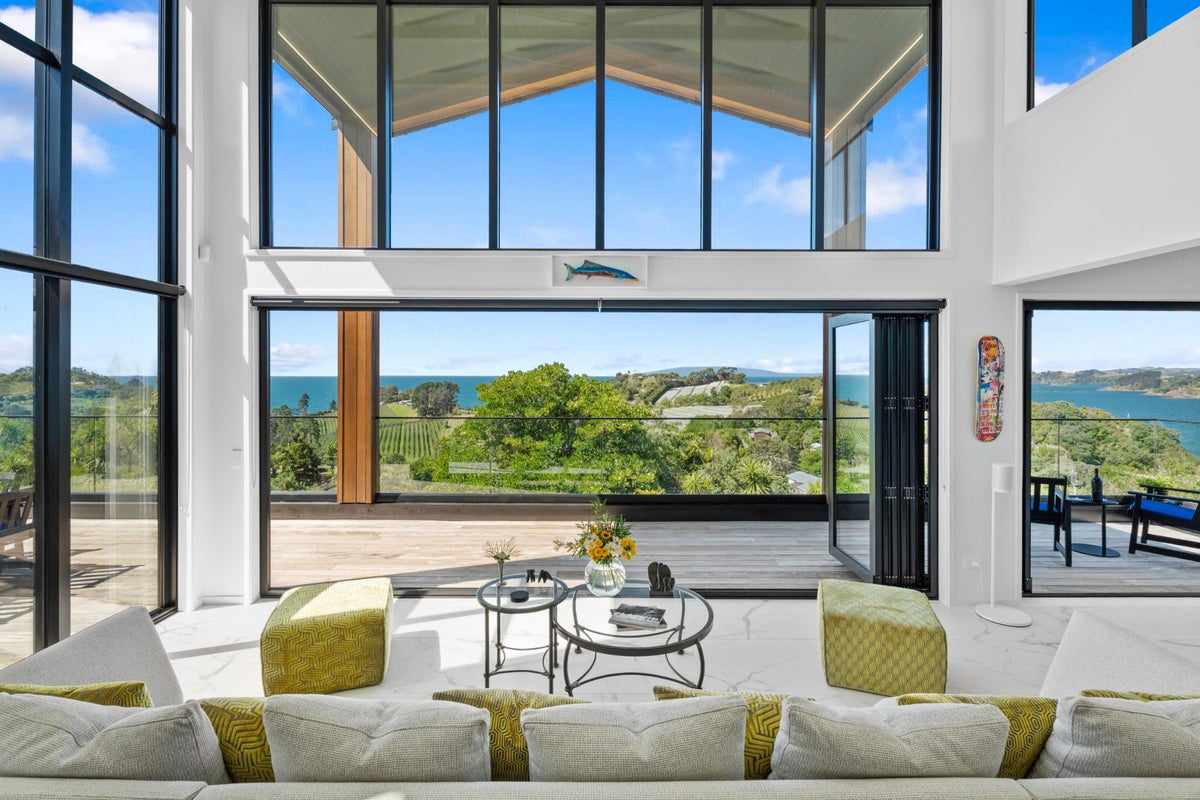 13 Karu Street, Oneroa, Waiheke Island - Carousel 1