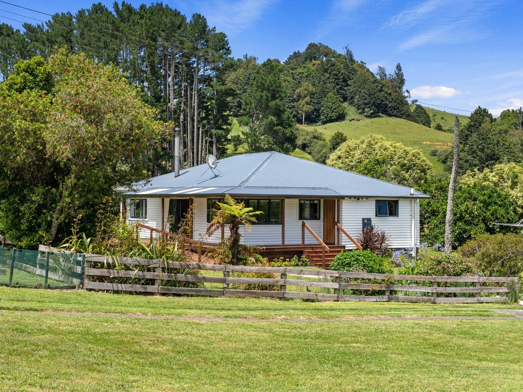 946 Limeworks Loop Road, Karamu, Hamilton - Carousel 1