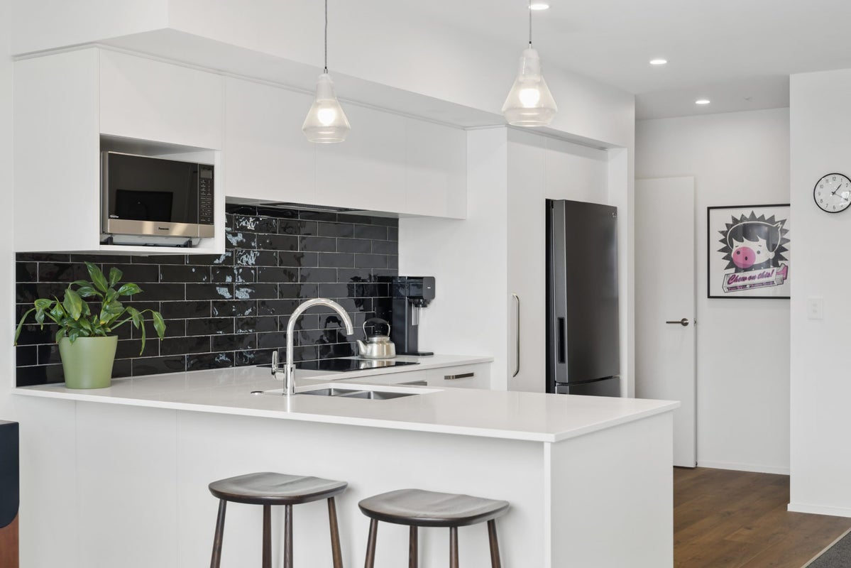 2/2 Unga Place, Beachlands, Auckland - Carousel 1