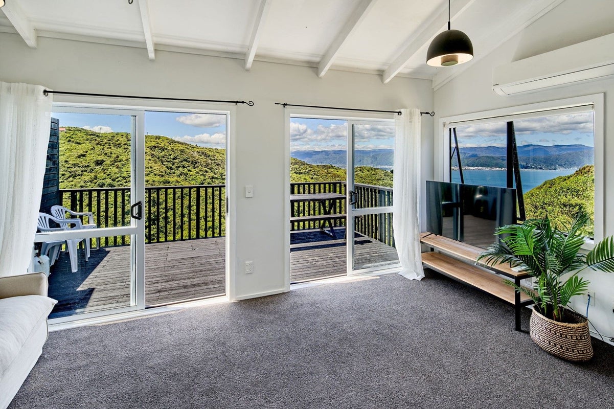16B Fernhaven Grove, Newlands, Wellington - Carousel 2