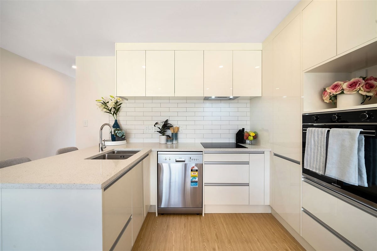 11D Reid Road, New Lynn, Auckland - Carousel 19