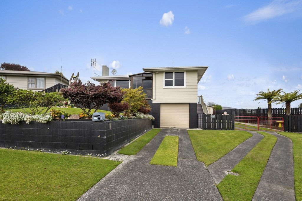 17 Ngatuku Place, Tokoroa, Tokoroa - Carousel 1