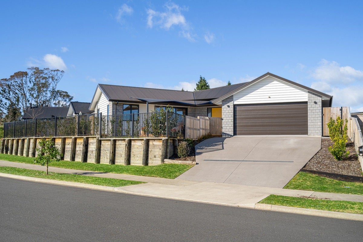 15 Hass Drive, Ohauiti, Tauranga - Carousel 2