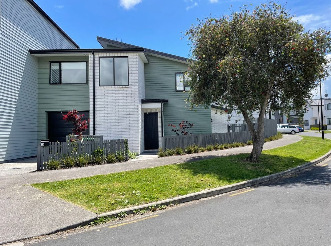 11 Kestrel Place, Wai o Taiki Bay, Auckland - Carousel 1