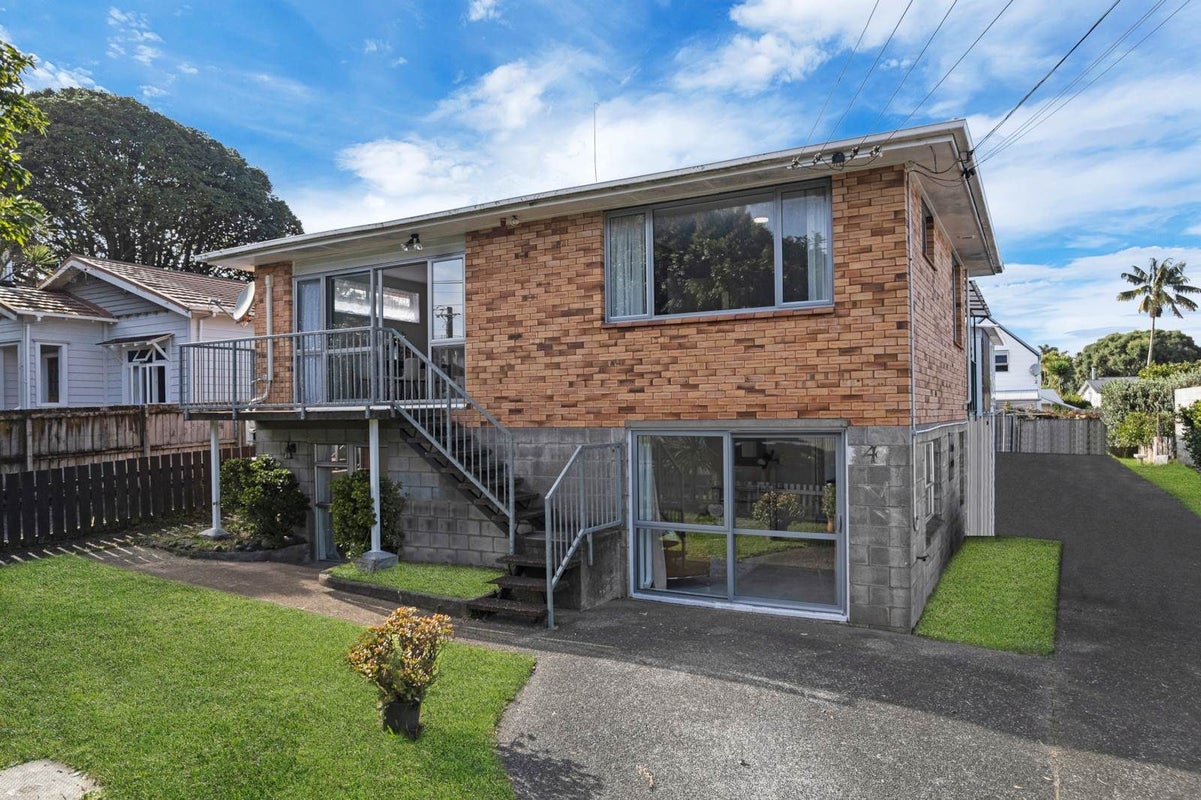 1/4 Preston Avenue, Mount Albert, Auckland - Carousel 1